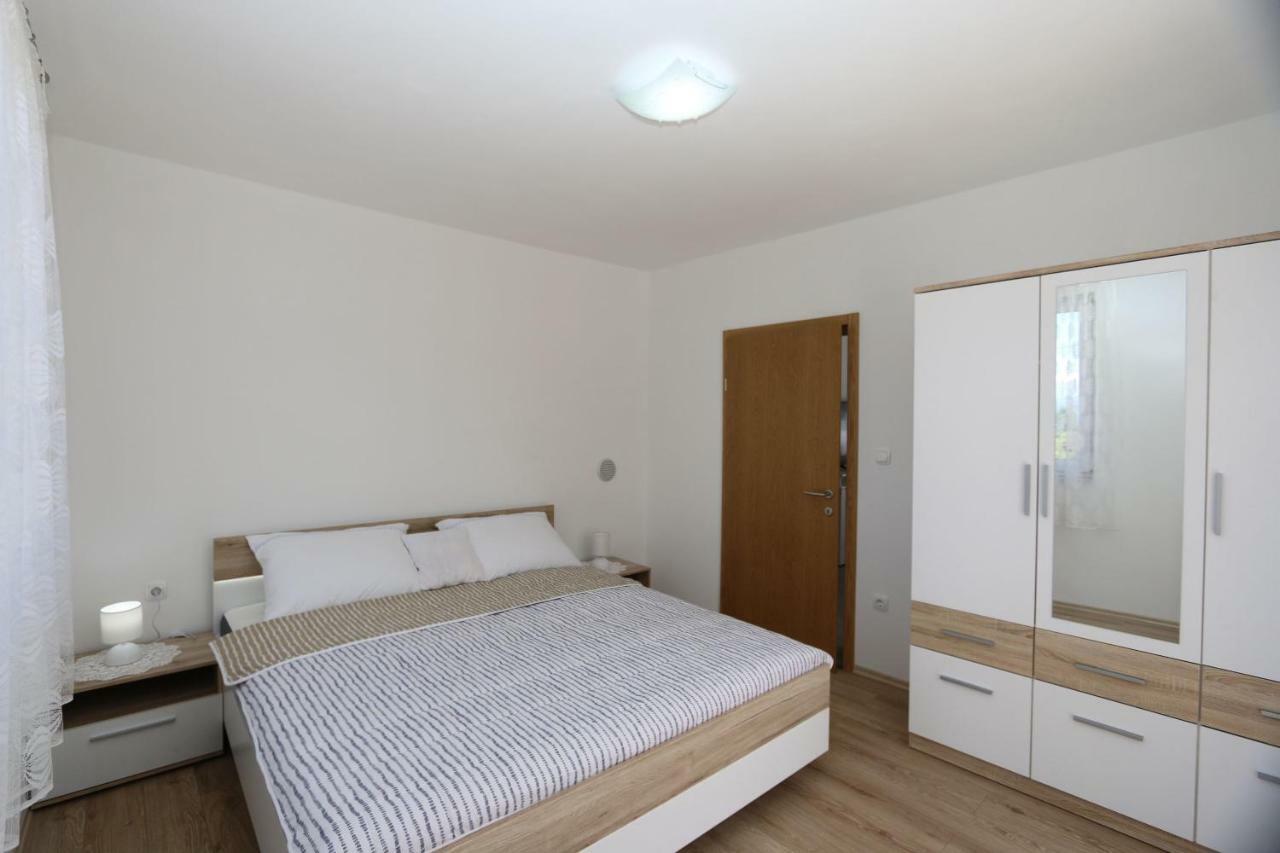 Apartments Mihalic Šilo Zewnętrze zdjęcie